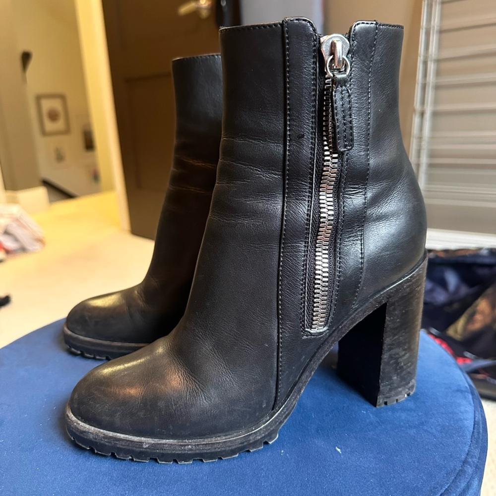 Gianvito Rossi Classic Black Leather Ankle Boots
